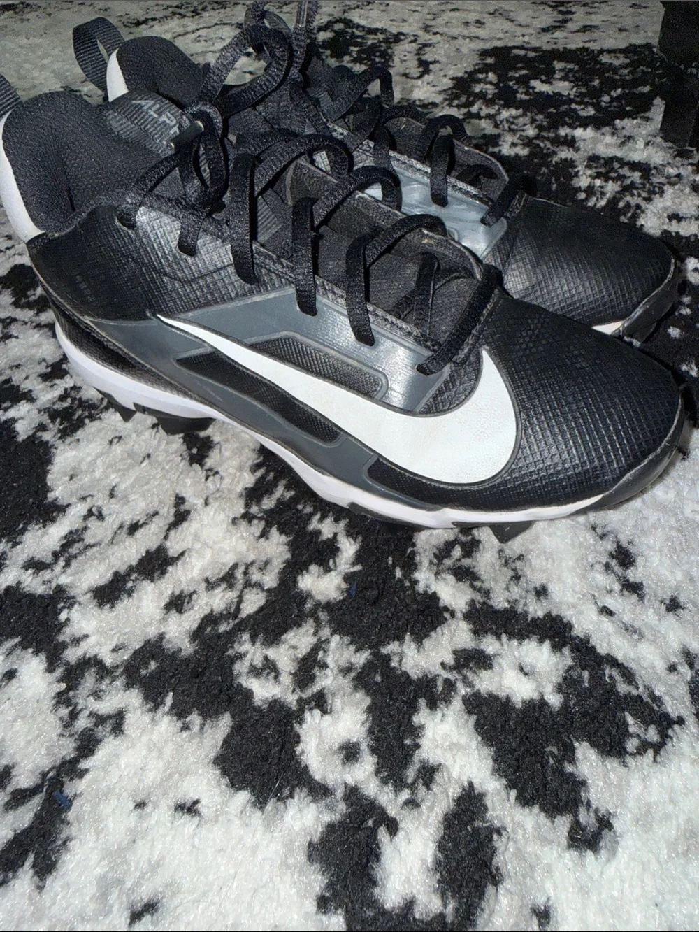 Nike Alpha Menace Black and White Athletic cleats with Silver Accents size 4.5